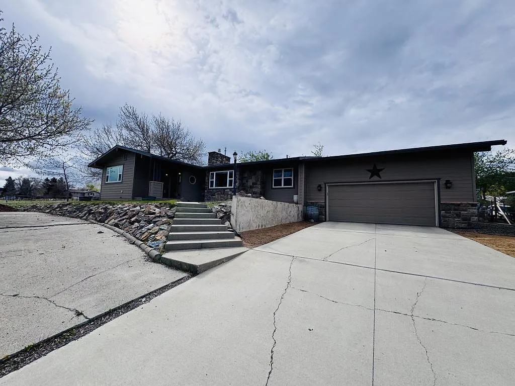 Building Photo - 1617 Winne Ave