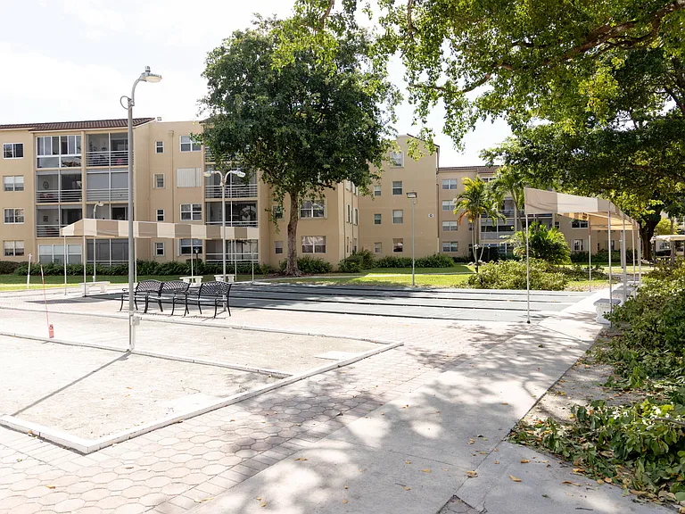 2851 Somerset Dr #116E — Photo 26