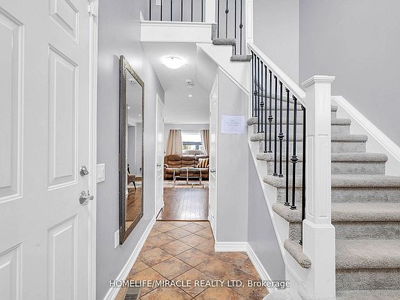 4th image of 142 Marion St