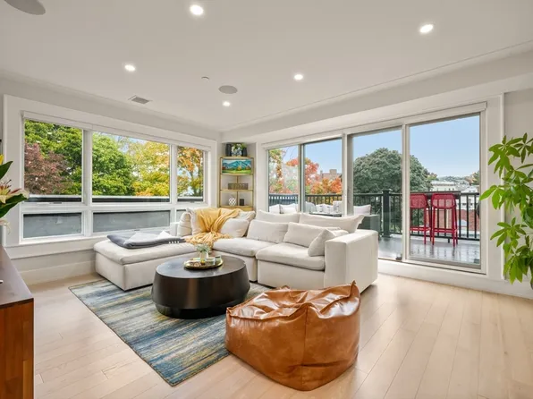 53 F St #5, Boston, MA 02127