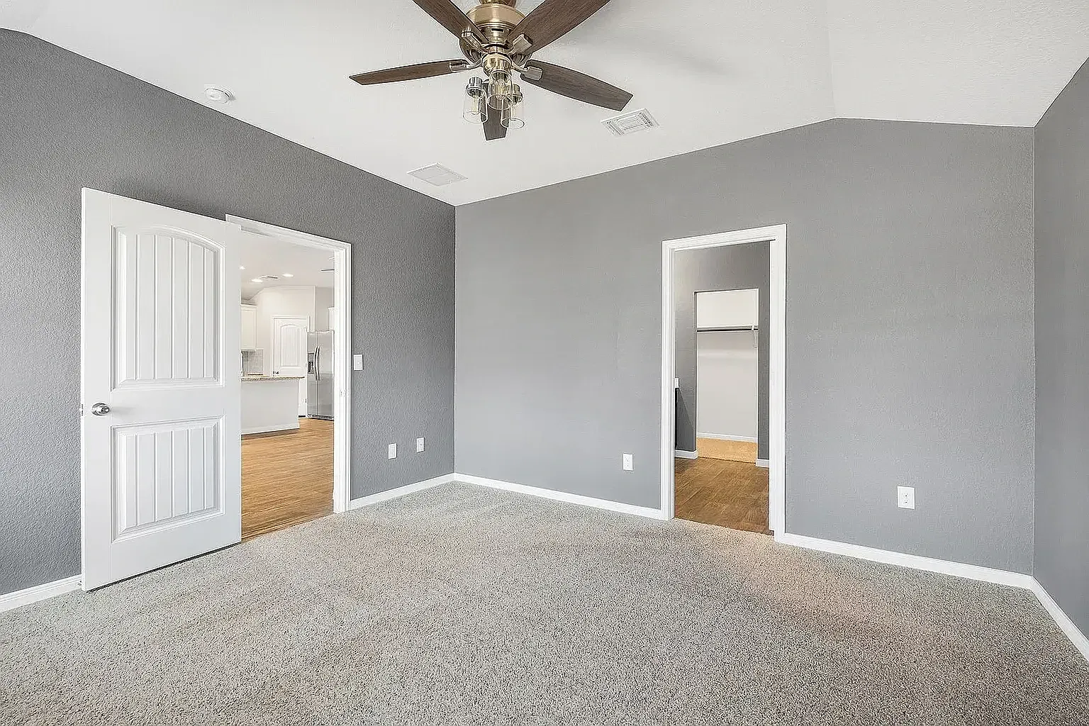 3 bed, 1468 sqft, $2,045 — Photo 4