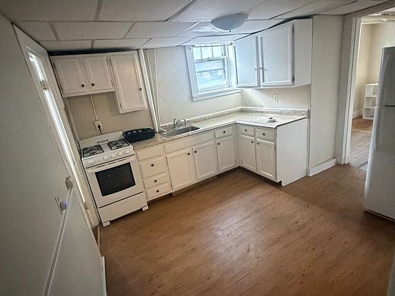 3rd image of 176 Chestnut St APT 12