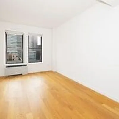 Rented by The Moinian Group | media 21