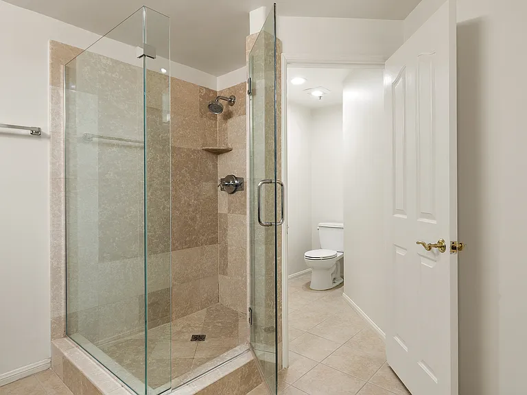 930 N Doheny Dr #415 — Photo 15