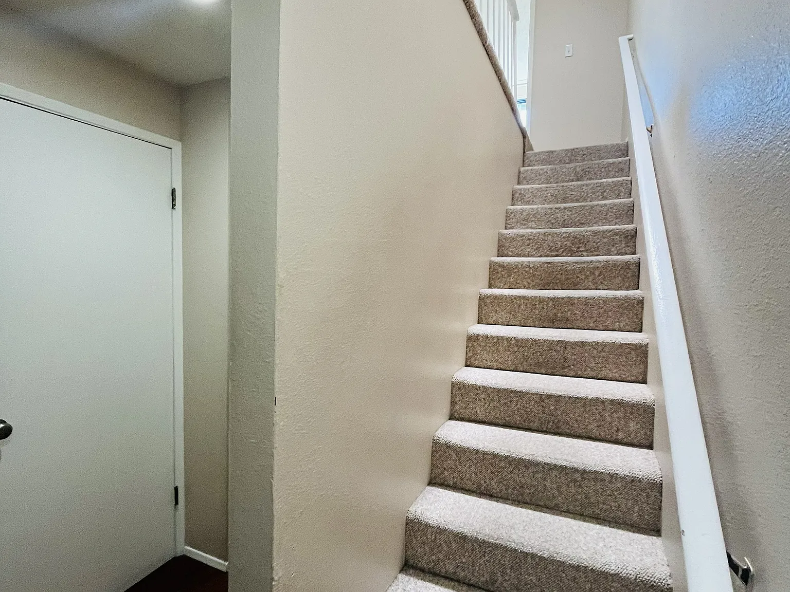 3 bed, 1.5 bath, 1360 sqft, $3,000 — Photo 4