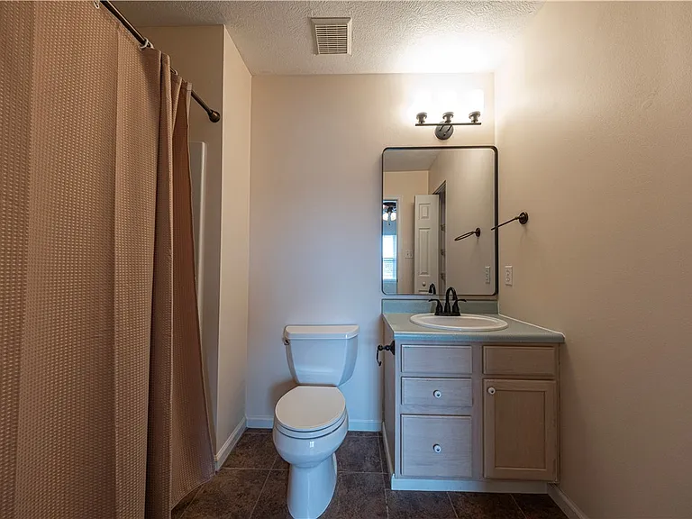 222 Castle Creek Dr — Photo 15