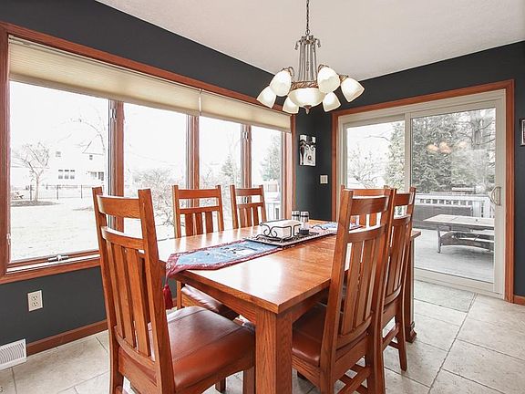 4th image of 2245 Holly Ln