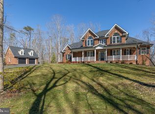 5 Floral Pl, Fredericksburg, VA 22407