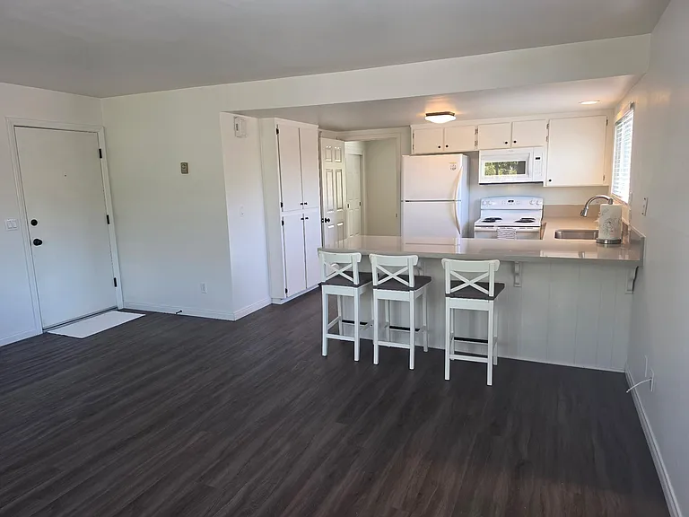 141 E Glaucus St #C — Photo 2