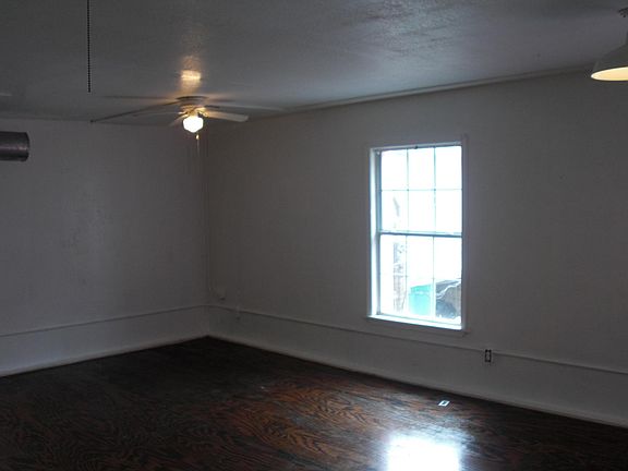 5th image of 2209 Market St APT 9