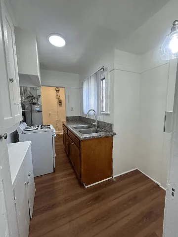 4214-4240 S. Hoover St. — Photo 3