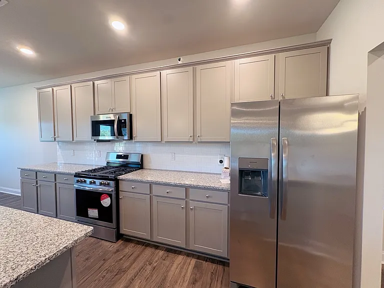 1038 Mapletree Ln — Photo 7