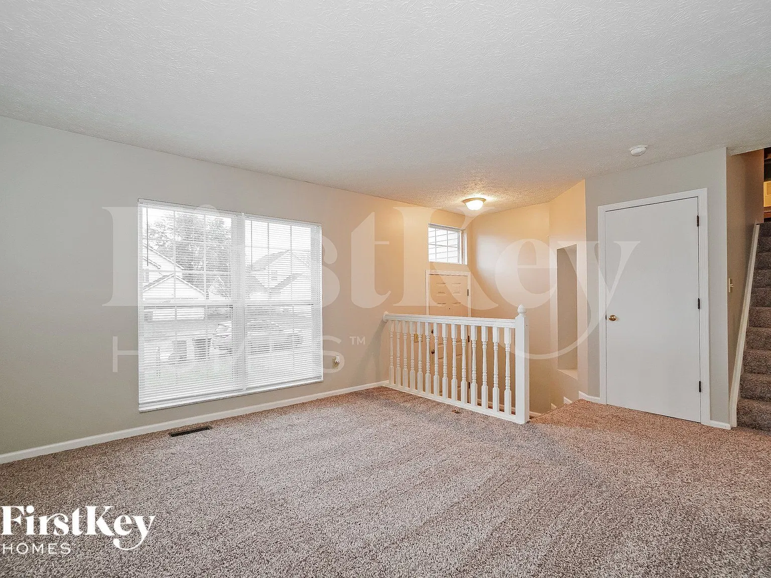 3 bed, 1.5 bath, 1956 sqft, $2,460 — Photo 4