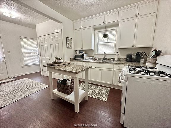 5th image of 203 Francis Dr