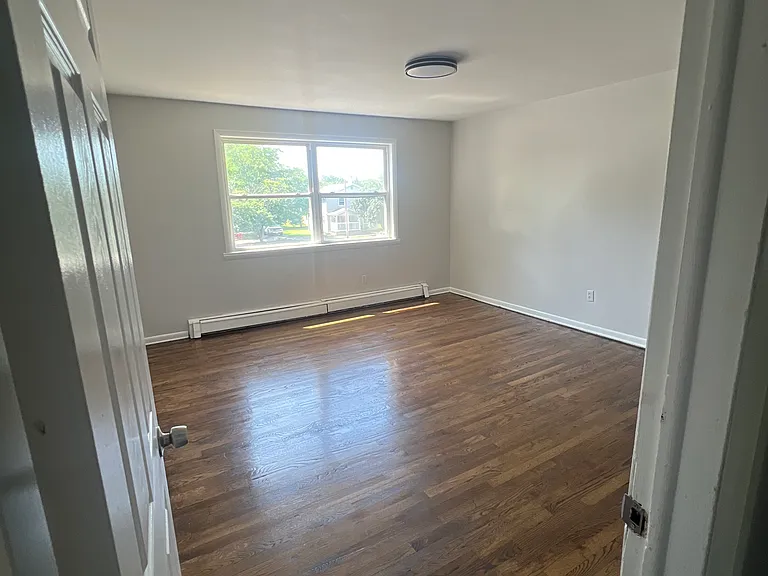 Dock Street Apartments — Photo 13