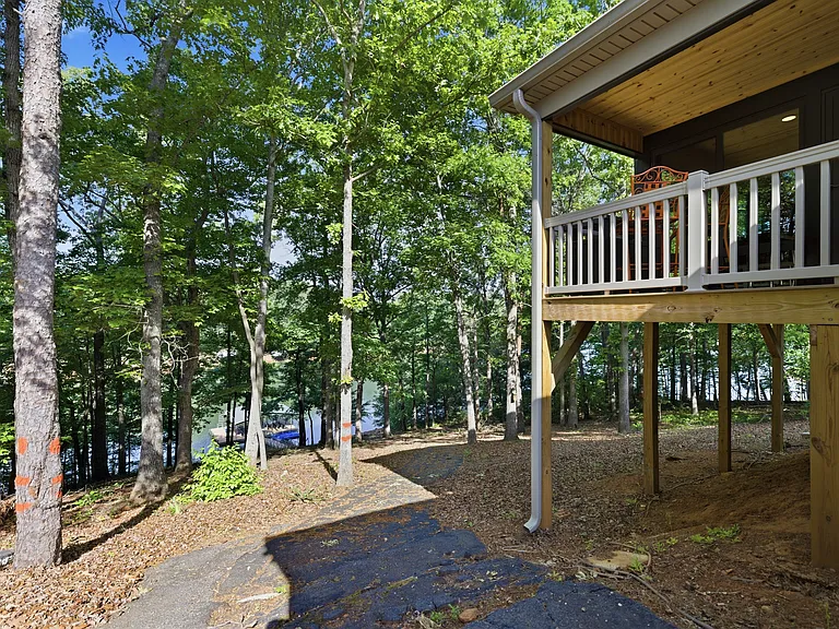 124 Woodshore Dr — Photo 9