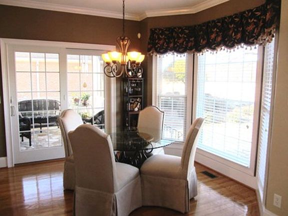 4th image of 321 E Shoreline Dr