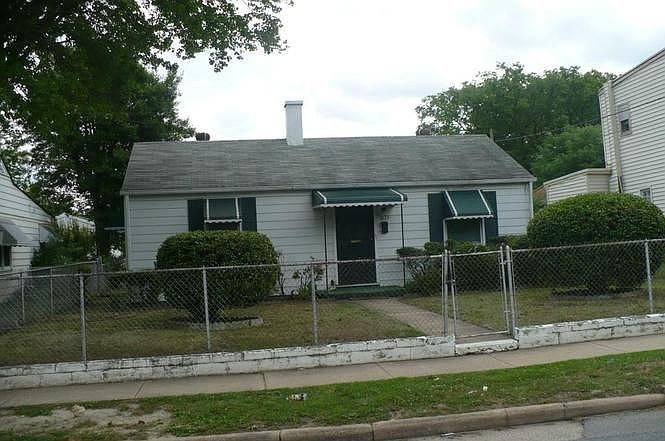1st image of 1833 N 29th St