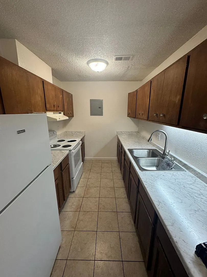 1422 Drake Dr. — Photo 1