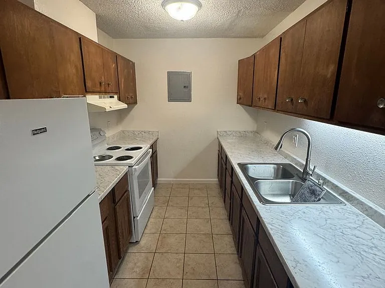 1422 Drake Dr. — Photo 1