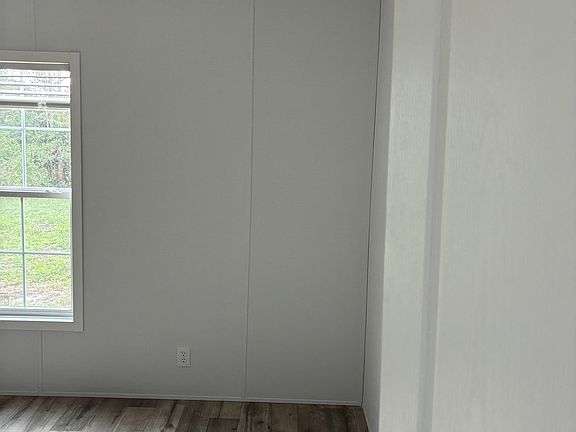 4th image of 111 Charlotte Ln