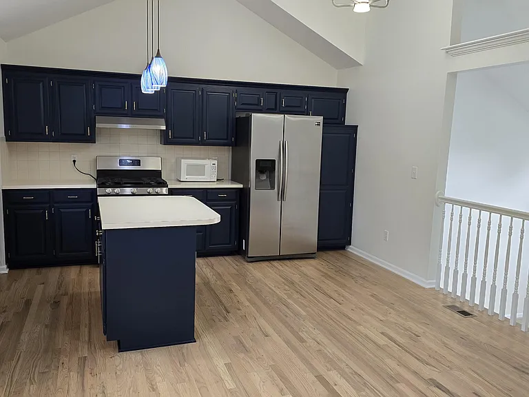 1220 NE Applewood St — Photo 6