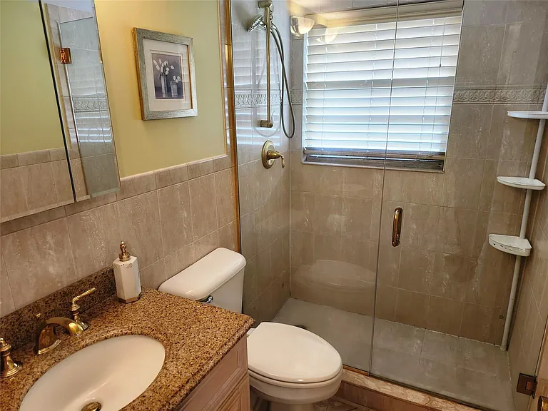 74 Preston E — Photo 15