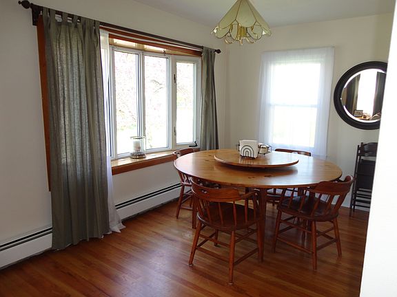 5th image of 209 Lynch Ave