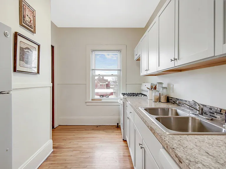 2107 Hennepin Ave #11 — Photo 16