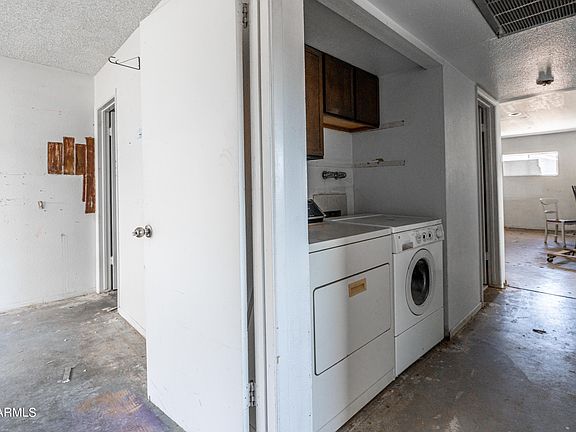 5th image of 3027 E WINDROSE Drive