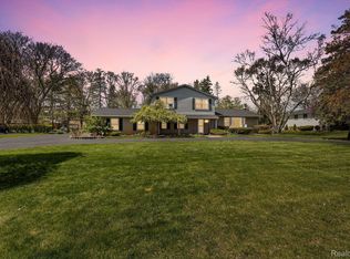 28235 E Kalong Cir, Southfield, MI