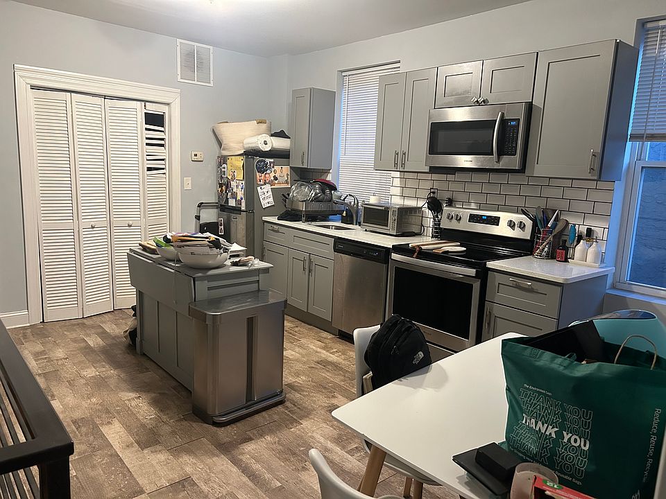 1st image of 932 S 10th St Floor 3
