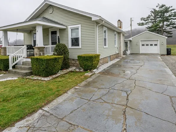 642 E Main St, Gnadenhutten, OH 44629