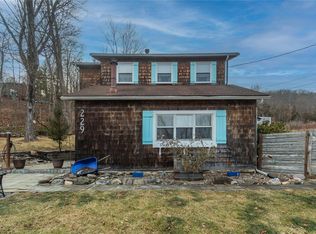 229 Skidmore Rd, Pleasant Valley, NY 12569