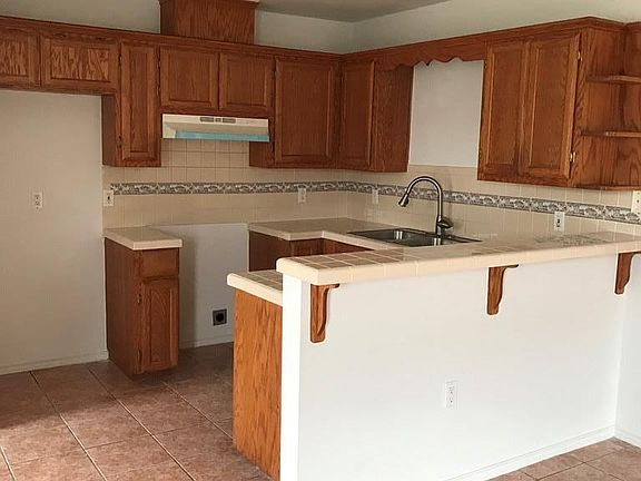 3rd image of 5261 Villa De Puente