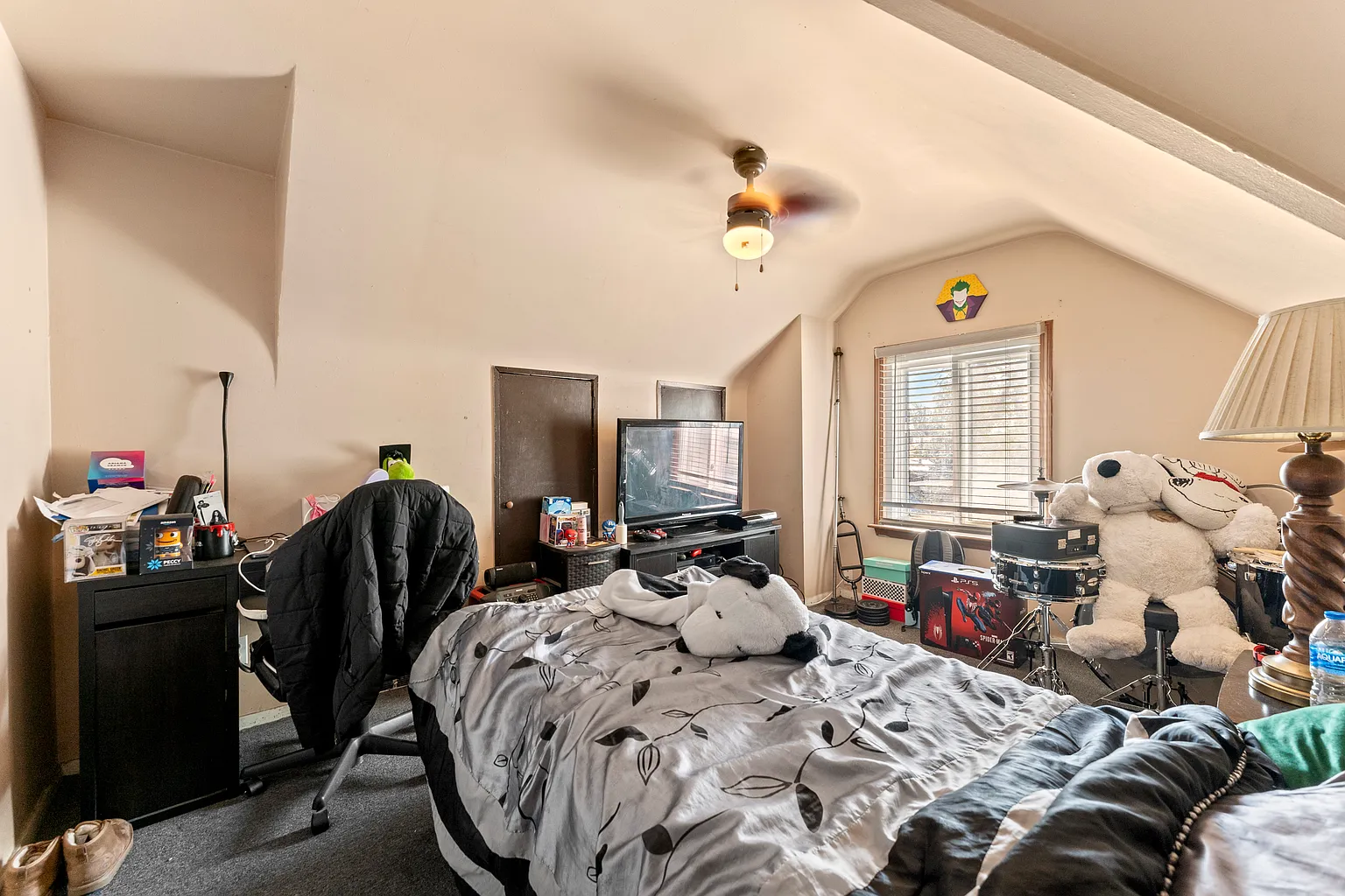 253 E Grand Ave photo 1