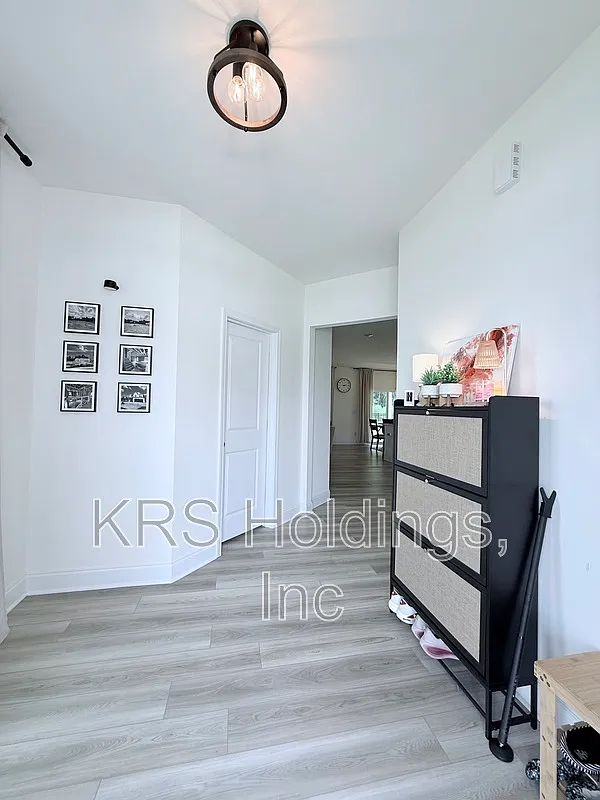 3 bed, 2.5 bath, 2055 sqft, $2,300 — Photo 2