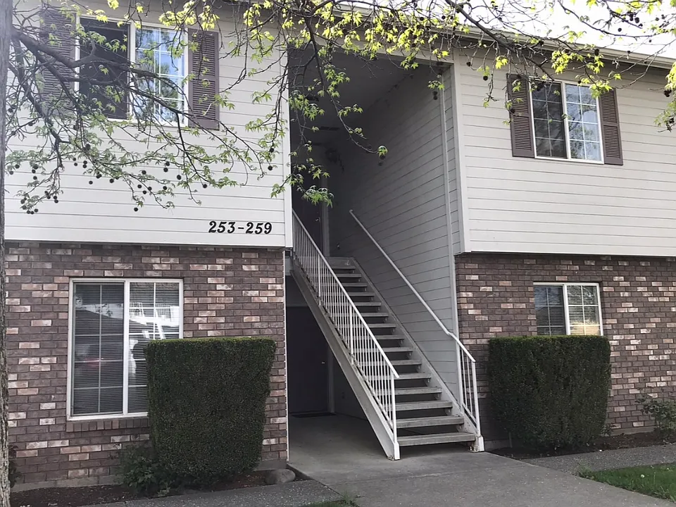 NE Cedar Ave