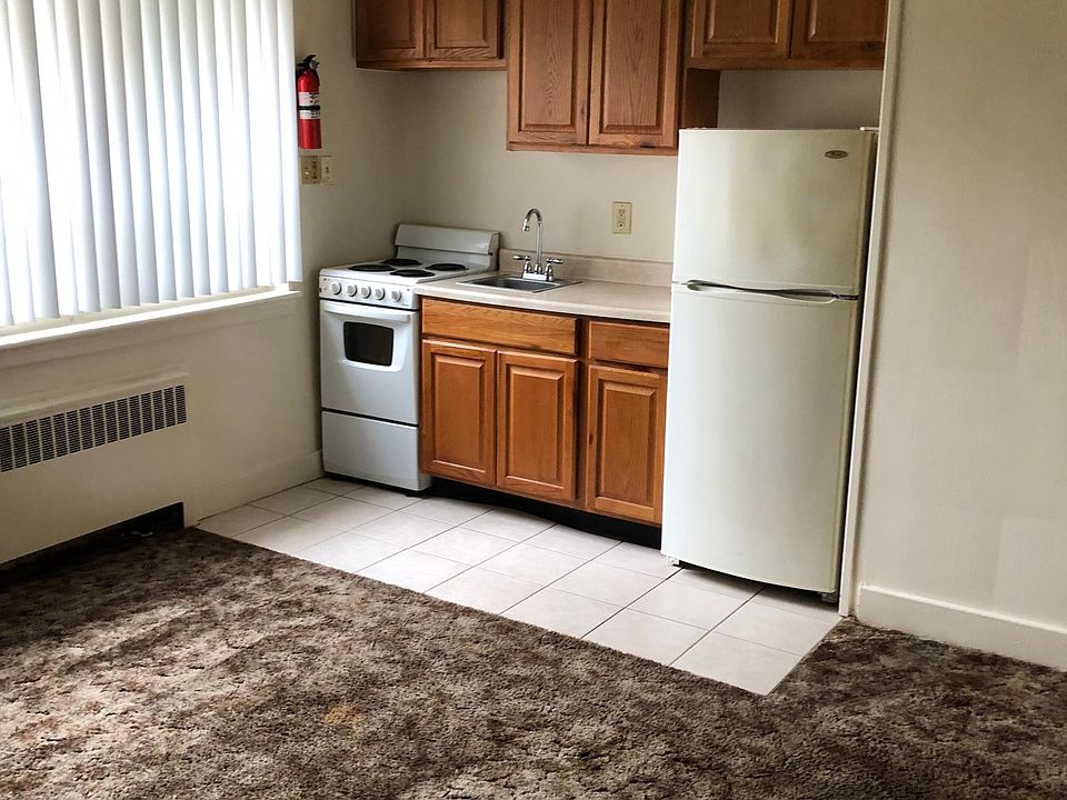 2nd image of 2502 Walnut St APT 4