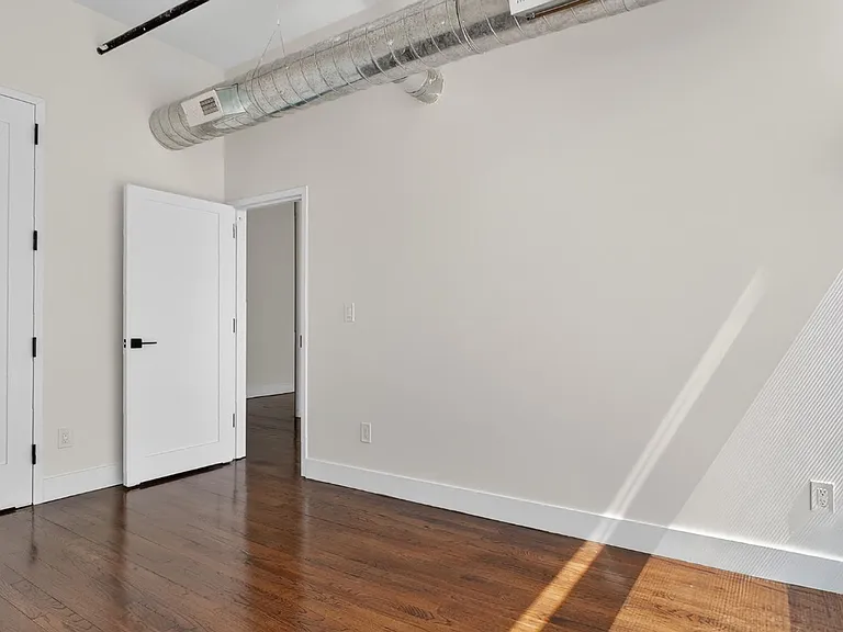 813 Chapel St — Photo 12