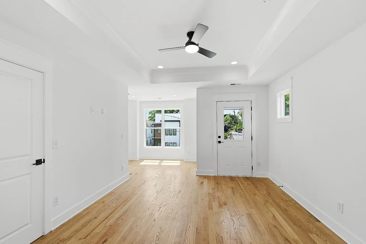 3 bed, 1900 sqft, $3,200 — Photo 4