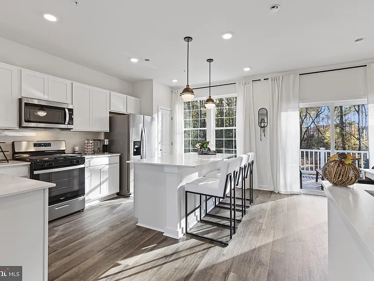 7434 Fern Gully Way — Photo 8