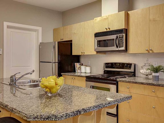 4th image of 108-328 21st Ave SW #108