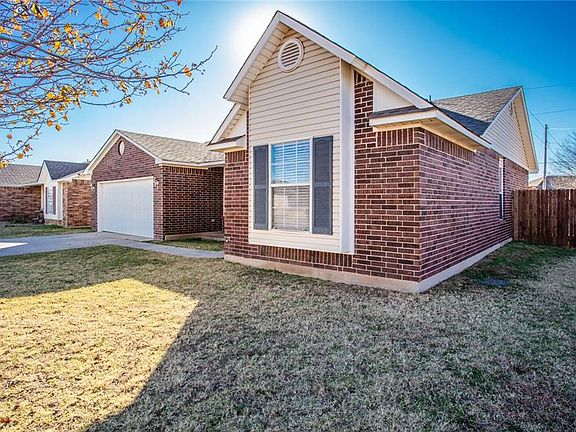 3rd image of 840 Camelot Dr