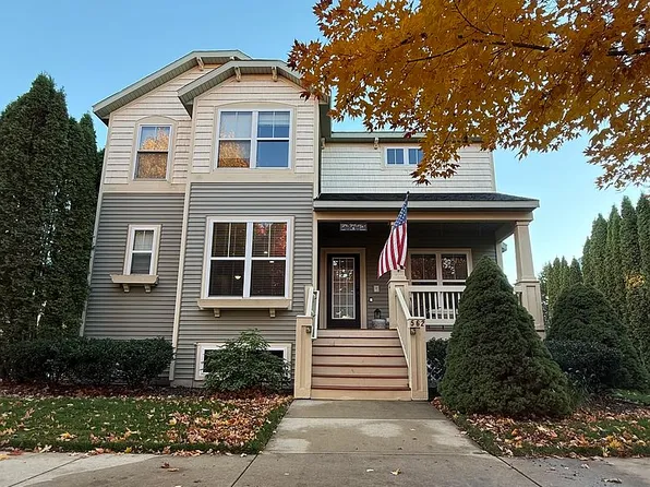 562 Brookstone St, Holland, MI 49423