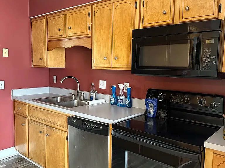 912 Pineland Ave #32 — Photo 3