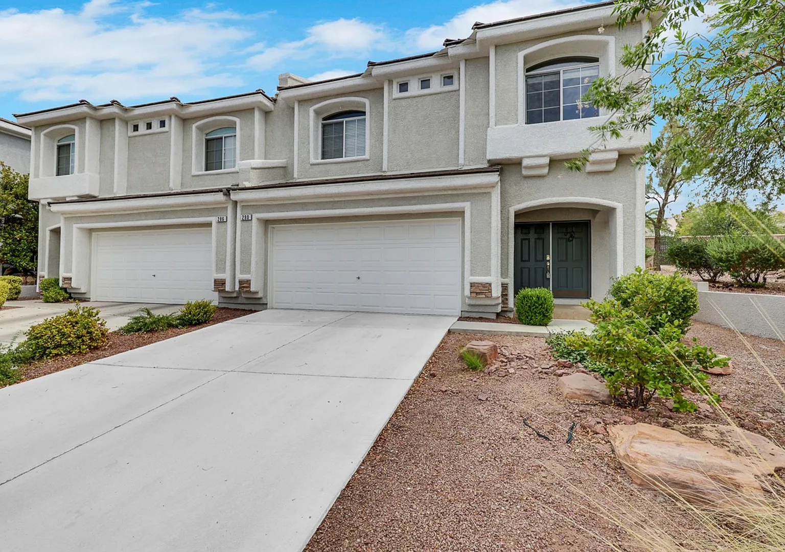 Large Townhouse in Henderson — Photo 2