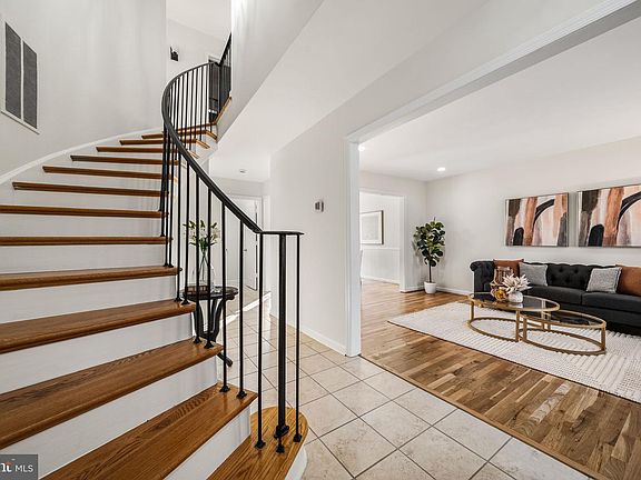 5th image of 8333 Garfield Ct