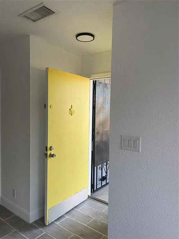 1 bed, 1.0 bath, 642 sqft, $1,100 — Photo 3