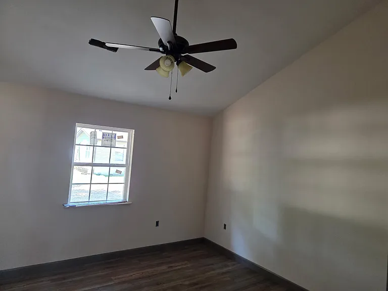 526 Gillham St — Photo 8